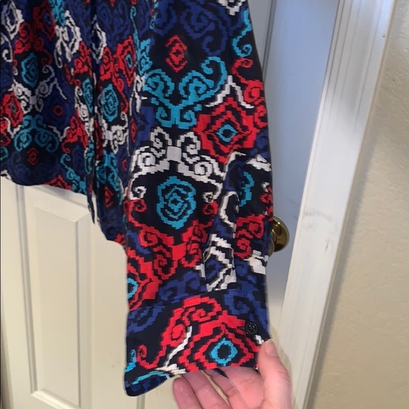 Beautiful and full of color button up - Picture 4 of 5